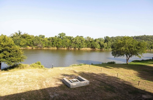 Dennis House | Brazos River Treehouse: Waterfront/Outdoor Activities/Firepit/Hammock/Pets