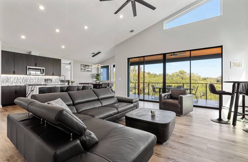 Waterford On Lake Travis House | Breathtaking oasis with pool, hot tub, 2 master suites, near lake, park & golf!
