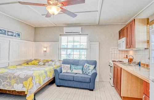Bay Esplanade Hotel | Breezeway Bungalows