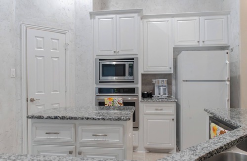 DeSoto House | Bright and spacious 4-bedroom, 2.5-bath DeSoto home featuring 1 king, 3 queen, 1 full, and 1 twin bed. Perfect for families and groups, offering comfort, modern design, and a relaxing stay near Dallas, shopping, and dining.