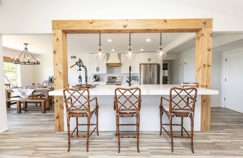 Lakeway House | Bright Cove Bungalow- Charming & Luxe Waterfront home located on Lake Travis