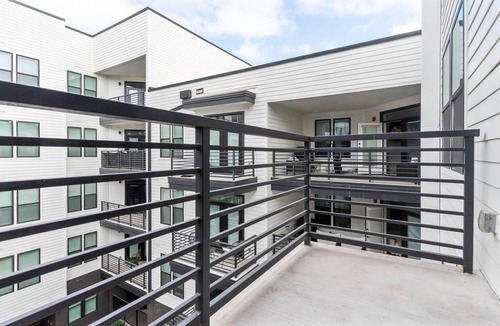 East Cesar Chavez Apartment | Bright East Austin 1BR w/Gym, Pool & W/D, nr shops, by Blueground
