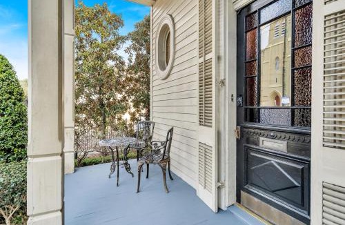 Lower Garden District House | Bright home w chef's kitchen near Mardi Gras r