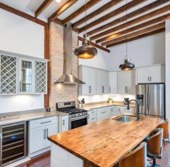 Esplanade Ridge House | Bright home w plunge pool & arcade games