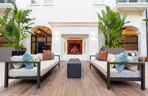 San Bernardino County Apartment | Bright King 2B2B｜Pool & Spa｜Smart 4K TVs in all Rm