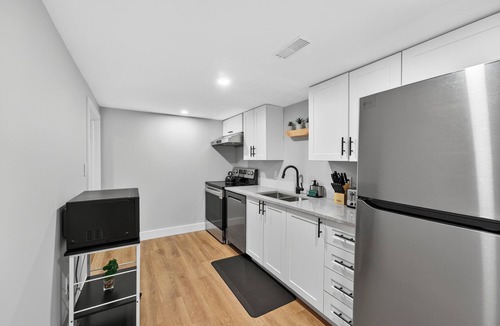Kingston House | Bright & Modern 2BR Basement Suite w/Rustic Bar & Private Entrance