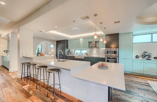 Zilker Villa | Bright Modern Villa with Guest house.
