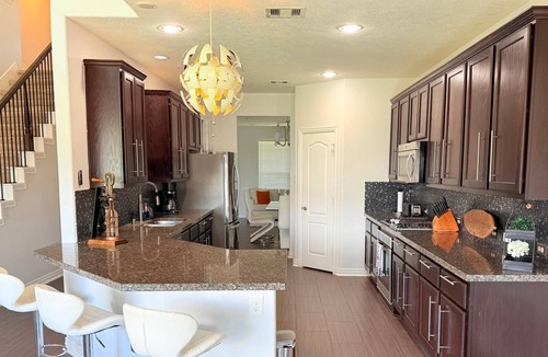 Sydney Harbour House | Bright & Peaceful 6BR Waterfront Family Retreat in Cypress