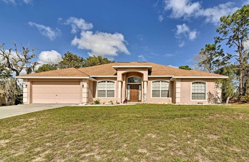 Spring Hill Cottage | Bright Spring Hill Home: 5 Mi to Weeki Wachee Park