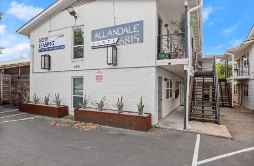 Allandale Apartment | Bright Studio Near Domain, Roku TV - Free Parking