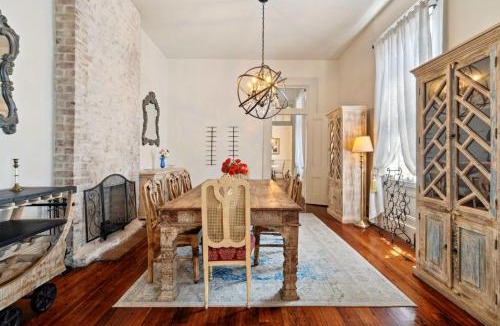 Lower Garden District Villa | Bright Villa w Heated Pool & Pool Table 5br 4ba