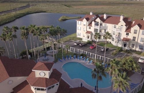 Corpus Christi Condo | "Brighton" fun-in-the-sun 2-bdrm 1st floor Beach Club condo!