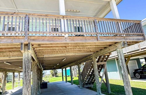 Grand Isle House | Broussard's Duplex B: Cozy 2BR getaway across from the beach in Grand Isle, LA.
