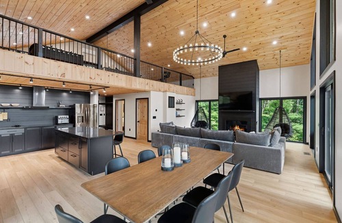 Mount Jackson House | Bryce Resort - Panoramic Mountain Views - 4 Bedroom - Hot Tub