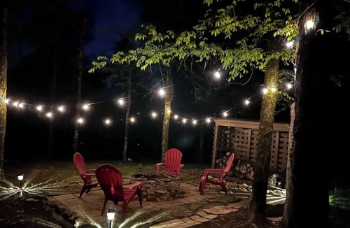 Murfreesboro Cabin | Buckeye cabin is nestled in the woods with access to the Little Missouri River.