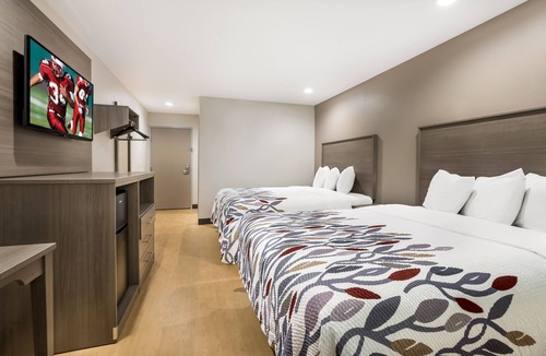 Sulphur Hotel | Budget Bliss: 3 Affordable Units, Pets Allowed! Close to Chennault Int’l Airport
