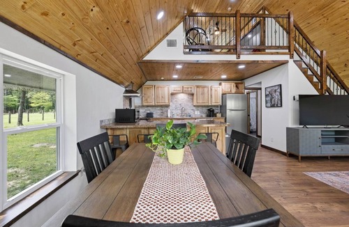 Pickens Cabin | Bungalow Cabin | Riverfront | Kayaks | Stargazing