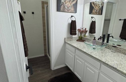 Burleson House | Burleson Farmhouse 3-bedroom house
