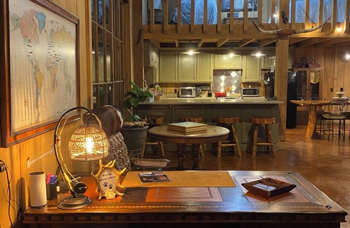 Pineville House | Buster's Barn at Grant Farm