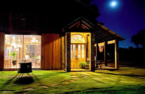 Pineville House | Buster's Barn at Grant Farm