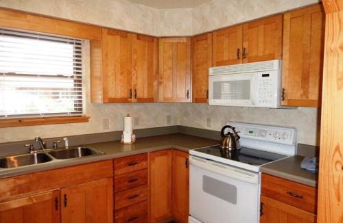 Mount Ida House | C12 - Luxury, loft, log-sided two bedroom Harbor North cottage on Lake Ouachita