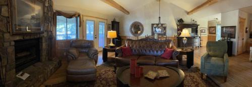 Mount Ida House | C23 - Lake view two bedroom, two bath log-sided cottage with private hot tub overlooking Lake Ouachita