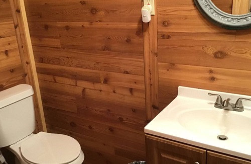 Morrilton House | Cabin 1: The honeymoon cabin