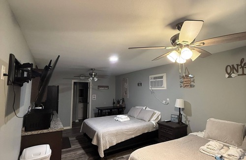 Zavalla Cabin | Cabin 3 - Cozy 1-bedroom cabin near Cassels-Boykins Boat Ramp