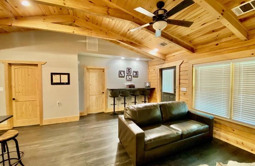 Emory House | Cabin at Chitt's Creek