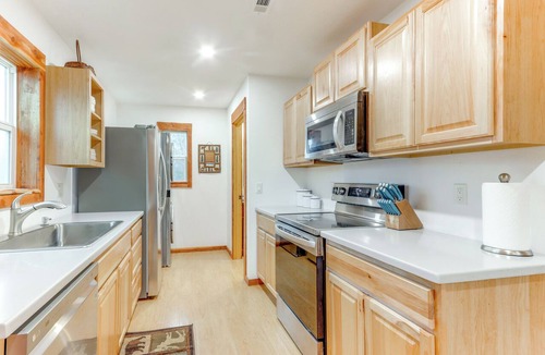 Rogers Cabin | Cabin on Beaver Lake w/Views & Furnished Deck!