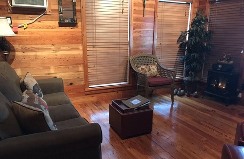 Sunset Cabin | Cajun Pondside Cabin - Veteran Owned - in the heart of Acadiana