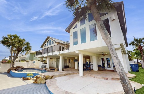 Key Allegro House | Canal-front home with saltwater pool, pool spa, kayaks, dock, & casita