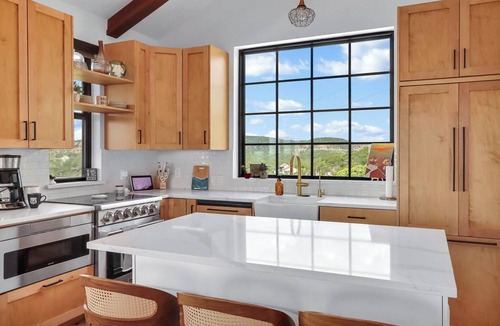 Canyon Lake Cottage | Canyon Lake Tree House: Modern 2BR Luxury w/Hot Tub, Decks & Stunning Views