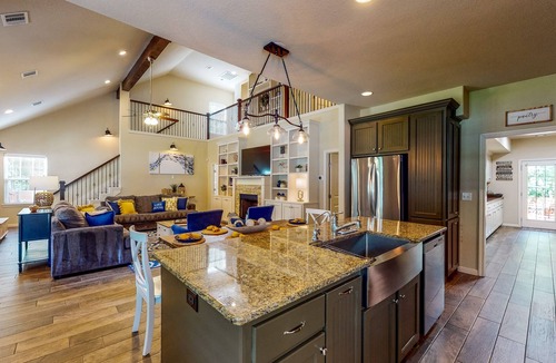 Cape Royale House | Cape Royale estate by Lake Livingston with pool, marina, & private hot tub