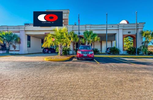 Nacogdoches Hotel | Capital O Nacogdoches - Hwy 59 & SW Stallings