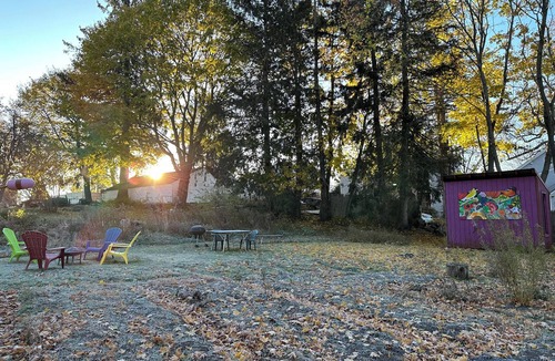 Bath House | Captain's 2BR. Authenticity. Value, Near everything. Yard. Treehouse. No fees.