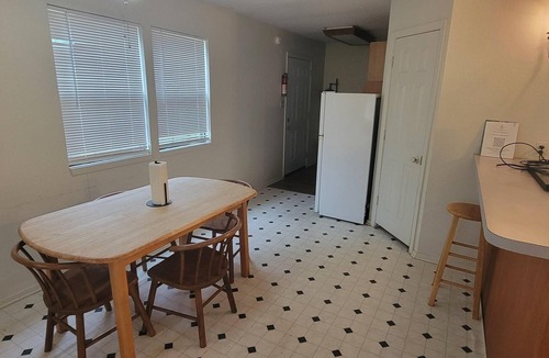 West Tawakoni Cabin | Captain's Cabins - A cozy cabin with a lakefront view!