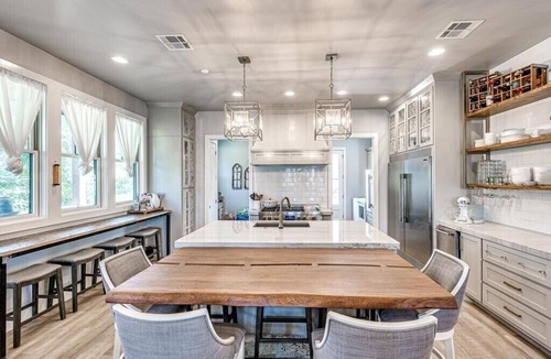 Eufaula House | Carlton Landing. Large lakeview family home. Close to pool, pickleball & tennis!