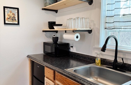 Dublin Cottage | Carolyn - Fully Furnished 6 Person Cottage for short or mid-term stays