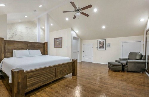 Faubourg Lafayette Apartment | Carondelet Street Luxury Suites