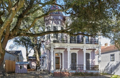 Faubourg Livaudais Apartment | Carondelet House - 1886 Garden District Manse