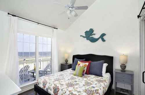 Spanish Grant House | Casa De La Sirena-Beachfront Retreat in Spanish Grant!