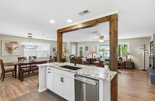 Hawkins House | Casa Del Lago - Cozy Lake Hawkins Waterfront Retreat!