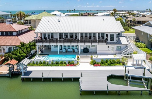 Key Allegro House | Casa Delfín: Modern Key Allegro Bay Views w/Pool - Rockport