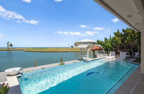 Key Allegro House | Casa Delfín: Modern Key Allegro Bay Views w/Pool - Rockport
