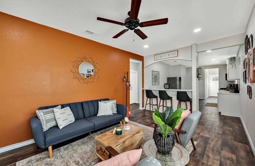 East Riverside House | Casita de Ruthie- 5 Minutes to Silos