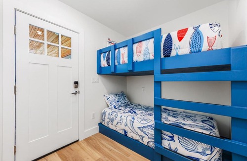 Loyola Beach House | Castaways Retreat and Private Pier