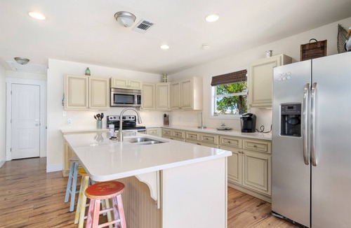 Palm Harbor House | Catch & Play on Estes Bay | Pet-Friendly, On Canal