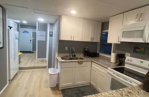 Venice Boat Rental | Catfish house boat for rent, sleeps 8,Ice machine. perfect place to fish 🐠