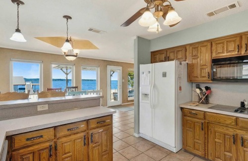 Enchanted Oaks House | Cedar Creek Lake Escape Lakefront + Private Dock
